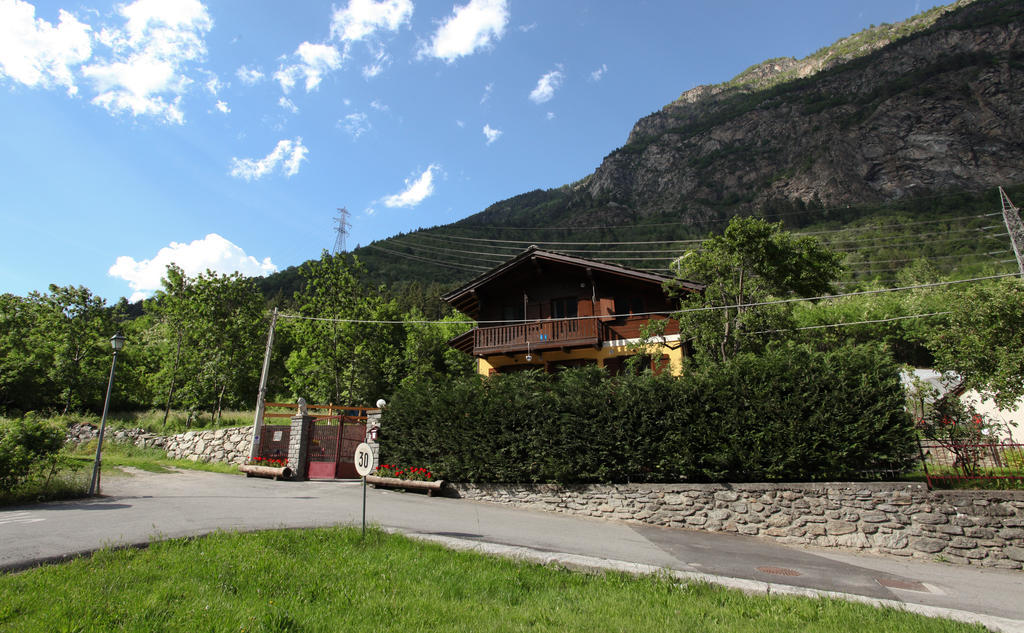 Maison Le Champ B&B Questa Casa Non E Un Albergo La Salle Exterior photo